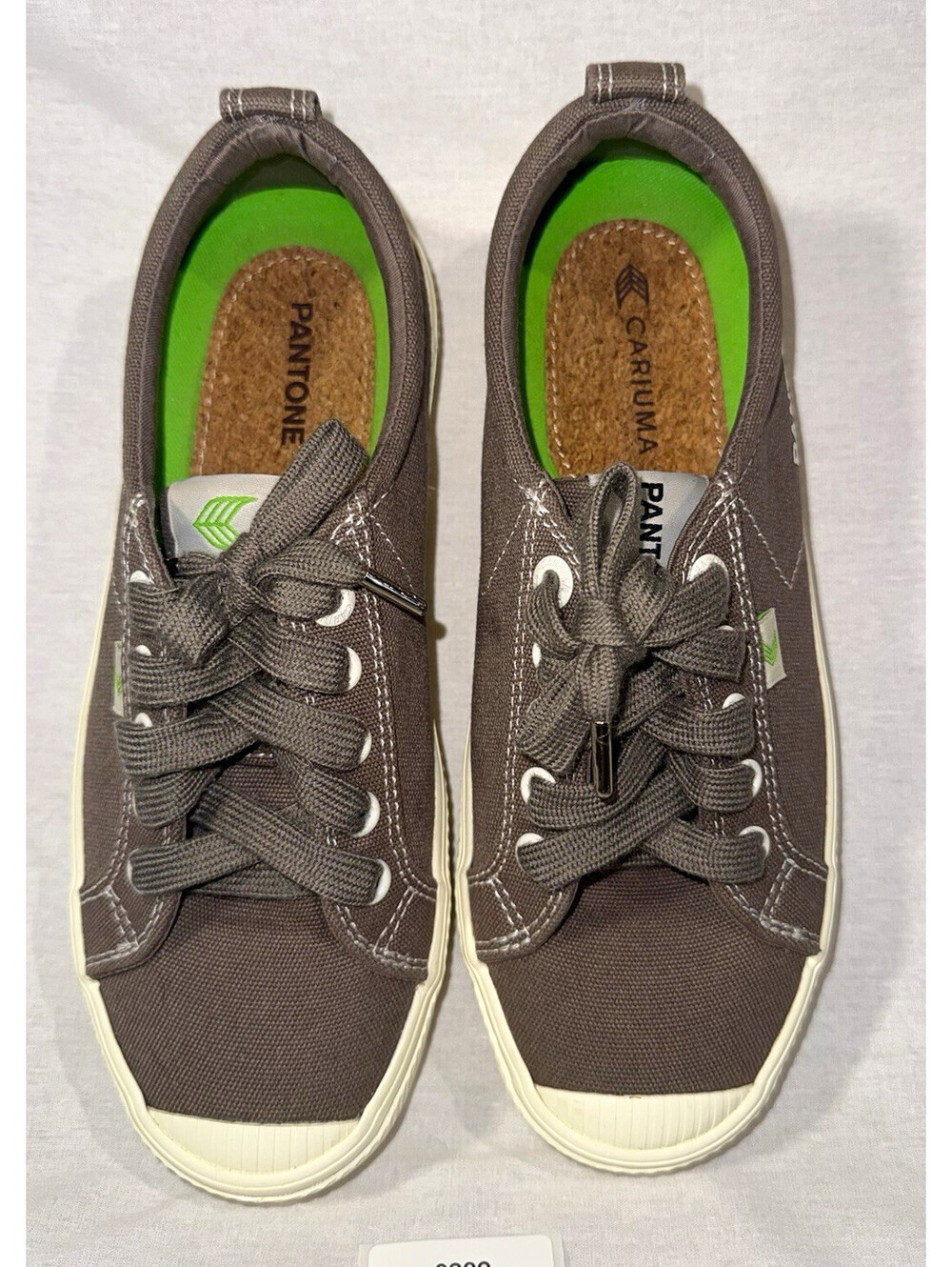 Cariuma Pantone Gray Canvas Low Top Lace Up Sneakers